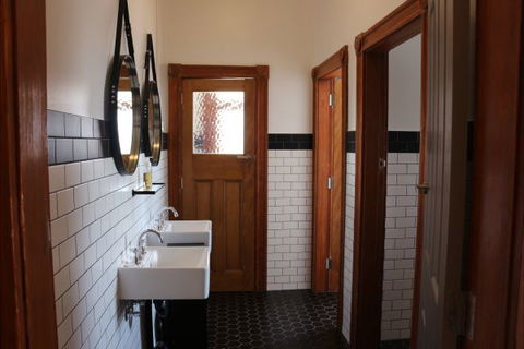 Guildford Hotel - Surfers Gold Coast 4