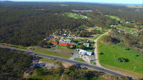 Inglewood Motel And Caravan Park - Surfers Gold Coast 2