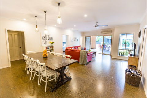 La Flotte - Surfers Gold Coast 1