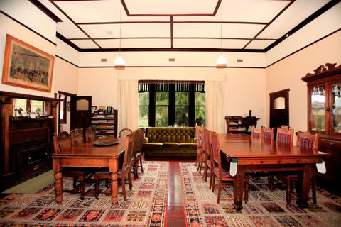 Lochinver Farm Homestead And Cottages - Surfers Gold Coast 2