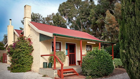 Trinity Cottage - Surfers Gold Coast 0
