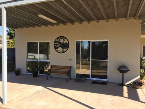 Lyreen's Apartment Bed And Breakfast - Surfers Gold Coast 4