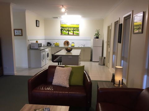 Lyreen's Apartment Bed And Breakfast - Surfers Gold Coast 7