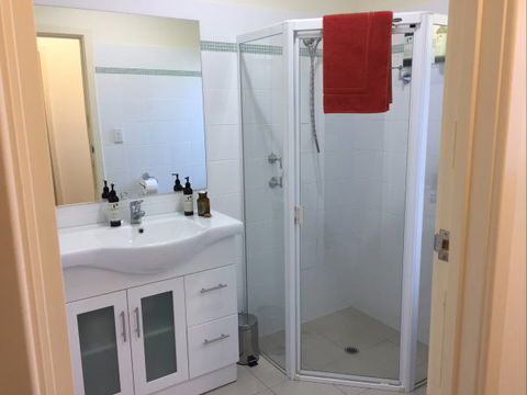Lyreen's Apartment Bed And Breakfast - Surfers Gold Coast 8