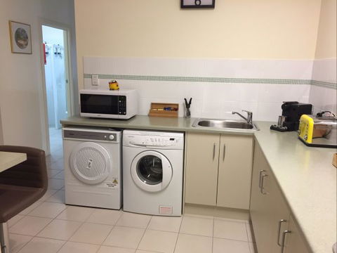 Lyreen's Apartment Bed And Breakfast - Surfers Gold Coast 10