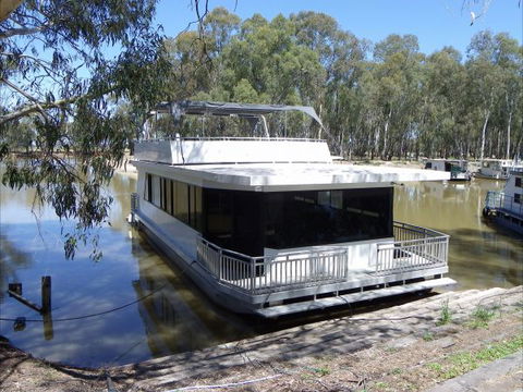 Murray Downs Marina Houseboats - Surfers Gold Coast 1