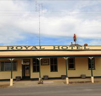 Royal Hotel Snake Valley - Surfers Gold Coast