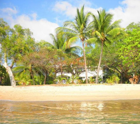 Villa Beach - Surfers Gold Coast 1