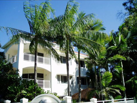 Villa Beach - Surfers Gold Coast 2