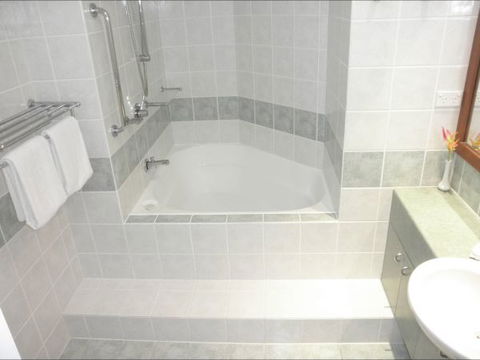 Villa Beach - Surfers Gold Coast 4
