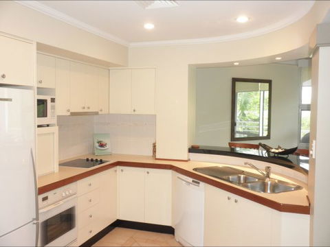 Villa Beach - Surfers Gold Coast 5