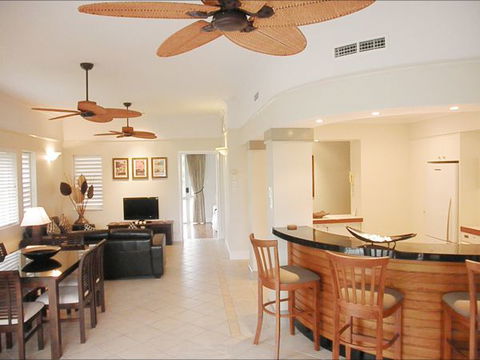 Villa Beach - Surfers Gold Coast 6