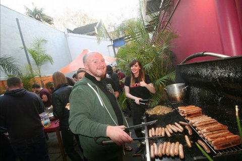 Zing! Backpackers Hostel - Surfers Gold Coast 6