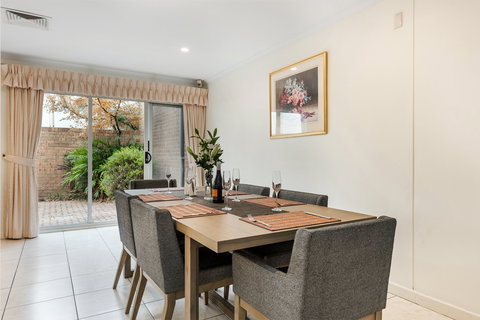 Adelaide Style Accommodation - Close To City In Stylish North Adelaide - Surfers Gold Coast 3