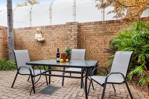 Adelaide Style Accommodation - Close To City In Stylish North Adelaide - Surfers Gold Coast 7
