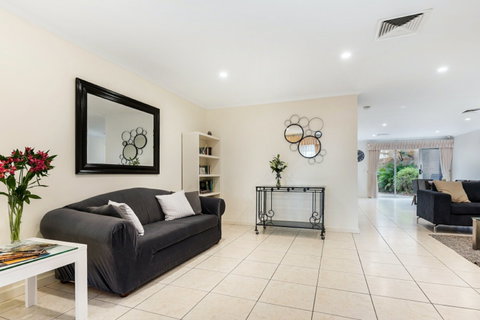 Adelaide Style Accommodation - Close To City In Stylish North Adelaide - Surfers Gold Coast 9