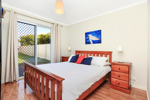 Ariadne - A Hop Skip And A Jump To The Beach With Sea Views - Surfers Gold Coast 7