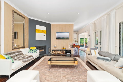 Bellbird - Surfers Gold Coast 4