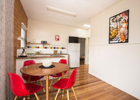 Blue Pacific Holiday Units - Surfers Gold Coast 4