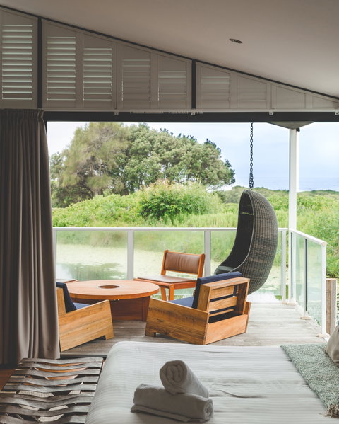 Caves Coastal Bar And Bungalows - Surfers Gold Coast 1