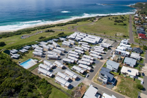 Caves Coastal Bar And Bungalows - Surfers Gold Coast 2