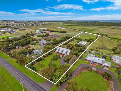 Cooks Retreat Warrnambool - Surfers Gold Coast 1