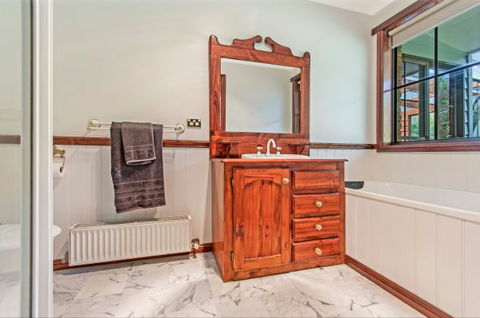 Cooks Retreat Warrnambool - Surfers Gold Coast 6