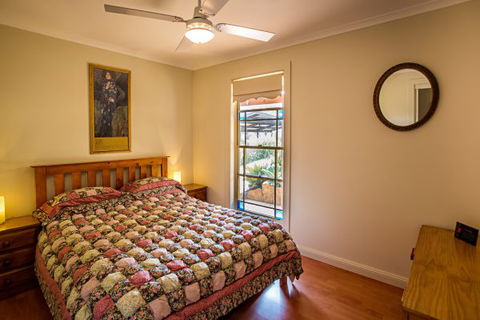 Coach House Hill Cottage - Surfers Gold Coast 3