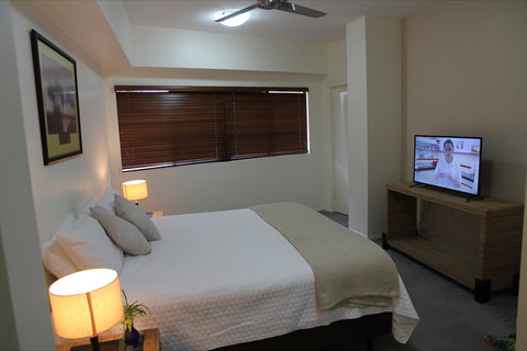 Darwin Deluxe Apartments - Surfers Gold Coast 2