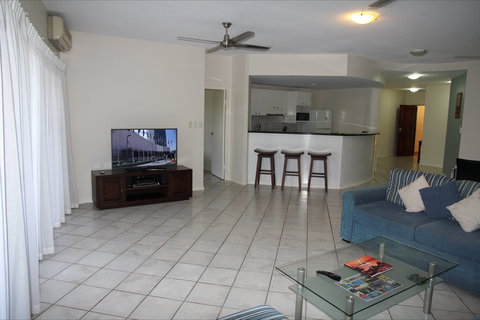 Darwin Deluxe Apartments - Surfers Gold Coast 8