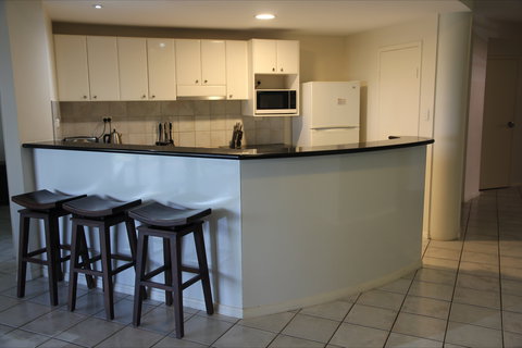 Darwin Deluxe Apartments - Surfers Gold Coast 9