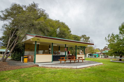 Eildon Riverside Holiday Park - Surfers Gold Coast 5