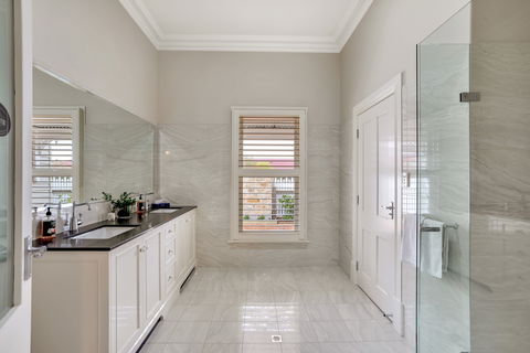 Grandview Accommodation - The Elm Tree Apartments - Surfers Gold Coast 8