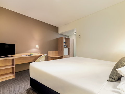 Ibis Melbourne Hotel & Apartments - Surfers Gold Coast 2