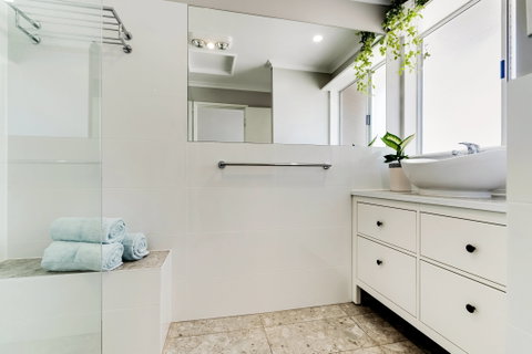 'In The Vines' Guest Cottage - Surfers Gold Coast 6
