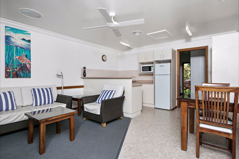 Lorhiti Apartments - Surfers Gold Coast 2