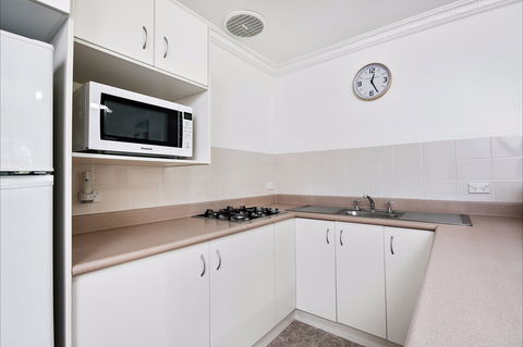 Lorhiti Apartments - Surfers Gold Coast 3