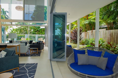 Port Douglas Getaways - The White Oasis - Surfers Gold Coast 2