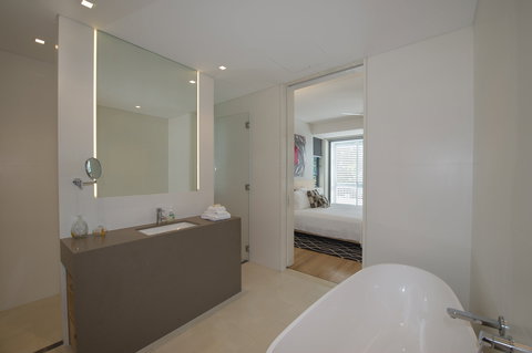 Port Douglas Getaways - The White Oasis - Surfers Gold Coast 8