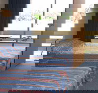 Red Cedars Motel - Surfers Gold Coast