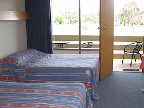 Red Cedars Motel - Surfers Gold Coast 0