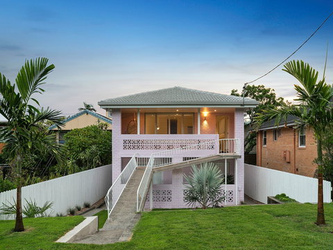 Sunset Beach - Summer Breeze - Surfers Gold Coast 1