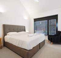 Swainson on Castle - Surfers Gold Coast