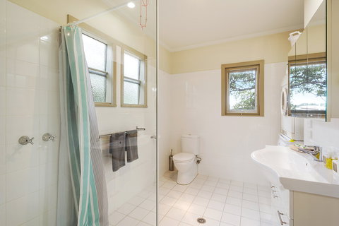 The Love Shack: Pambula Beach - Surfers Gold Coast 3