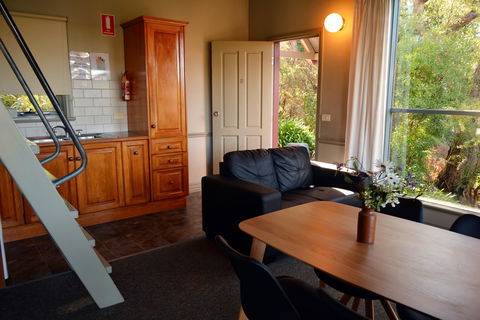 The Great Ocean Road Cottages And Backpackers - Surfers Gold Coast 5