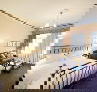 The Settlement Hotel - Surfers Gold Coast