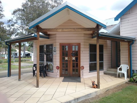 Wine Country Tourist Park - Surfers Gold Coast 9