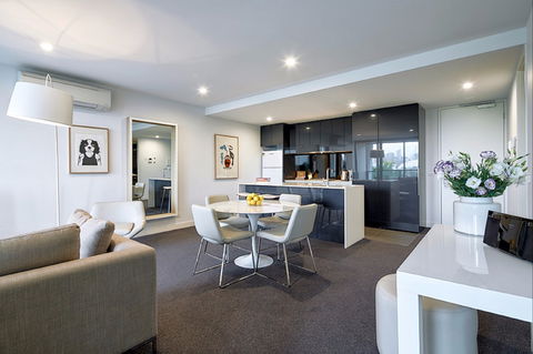 381 Cremorne - Surfers Gold Coast 1
