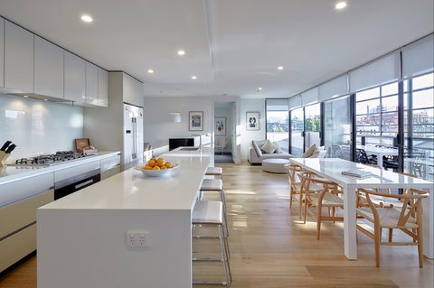 381 Cremorne - Surfers Gold Coast 2