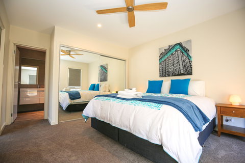 Amber Mist Villas - Surfers Gold Coast 1